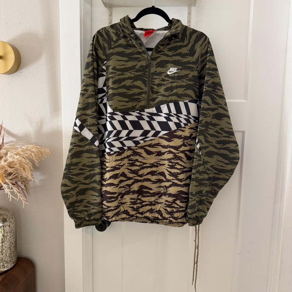 Nike Mens AOP Big Swoosh Woven Tiger Camo Packable Jacket Half Zip Green